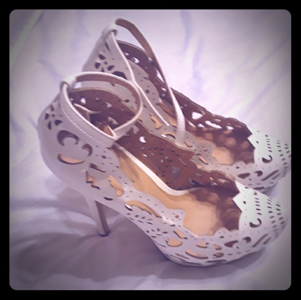 Stilletto pumps.